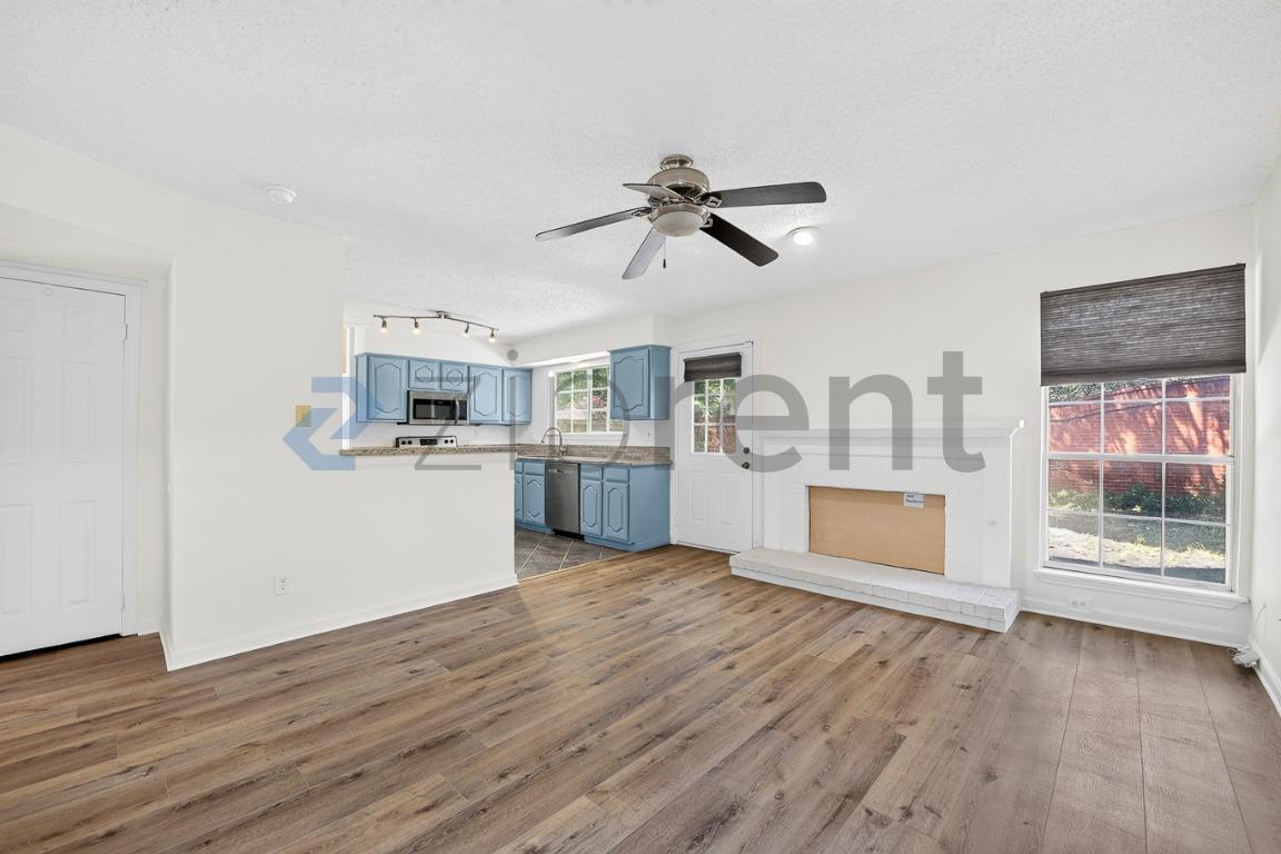Building Photo - Unit