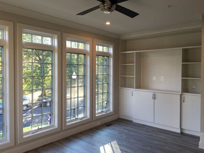 Building Photo - 916 N Buchanan Ct
