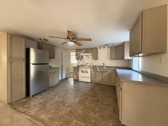 Building Photo - 2058 Pinehaven Ln
