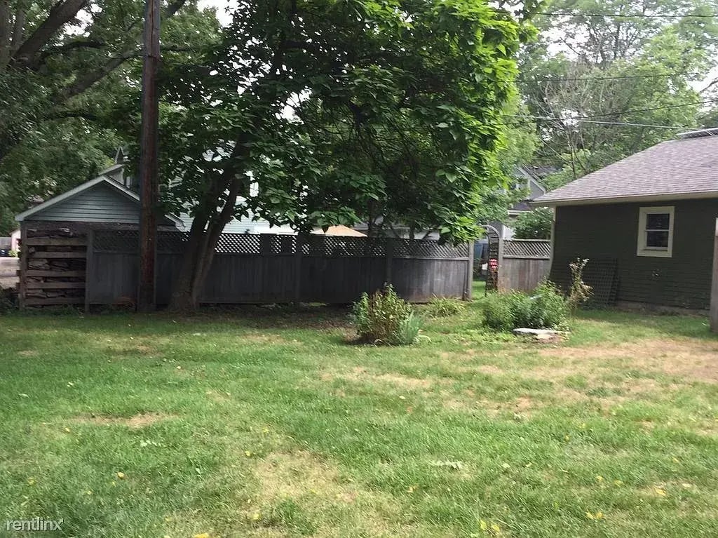 Backyard 2 - 525 5th St