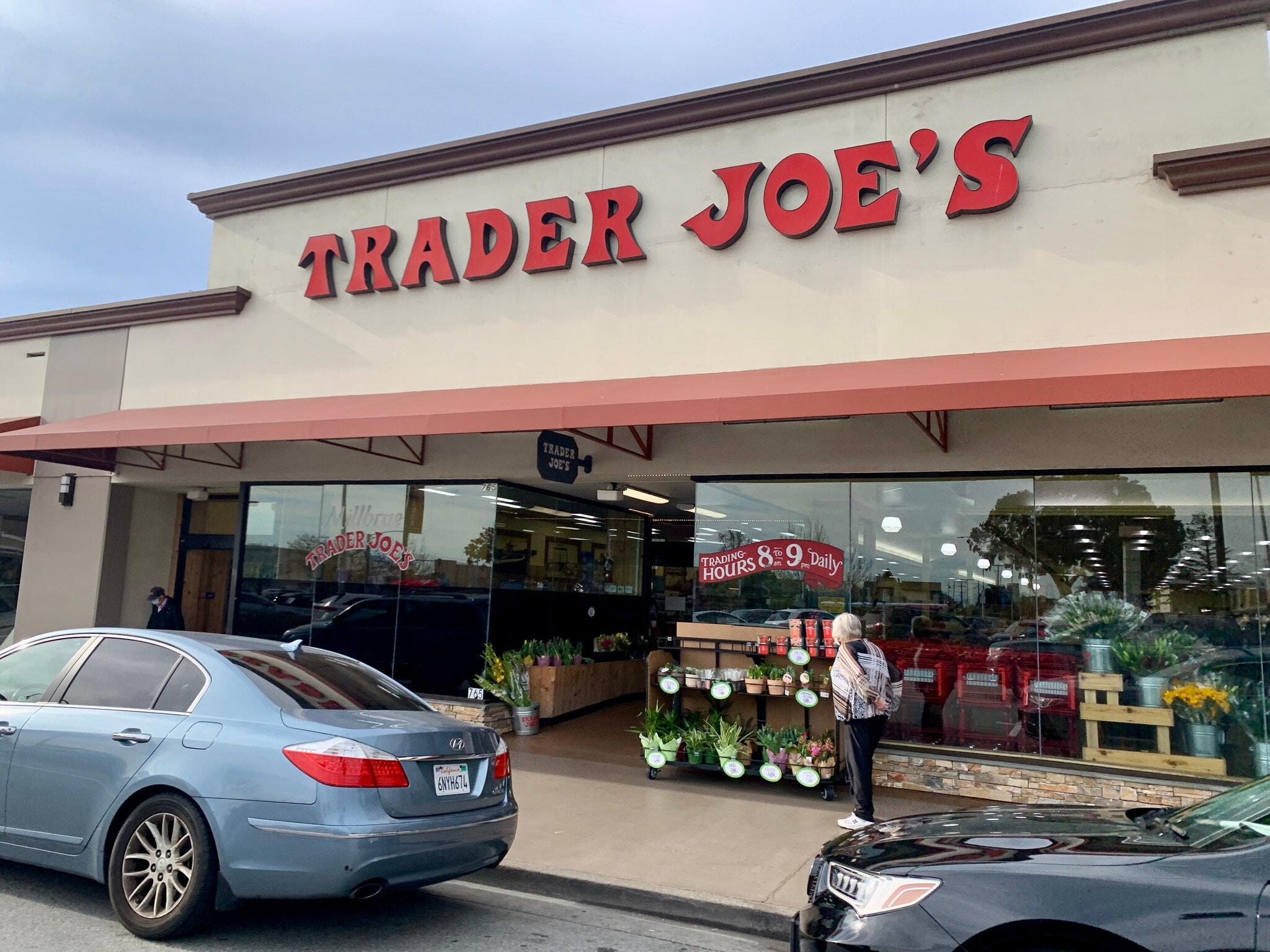 Shops on Broadway - 216 Paramount Dr