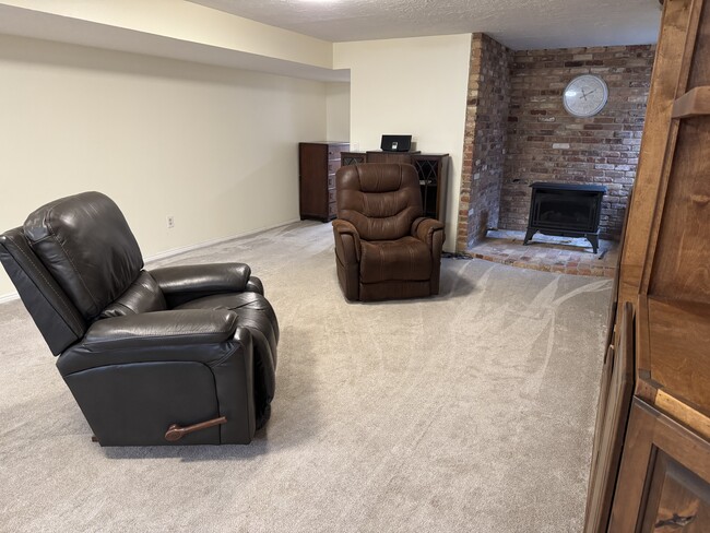 Building Photo - 422 E 200 N