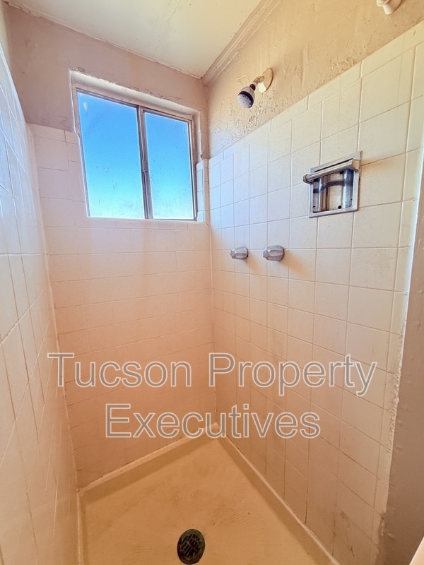 Building Photo - 3274 E Benson Hwy