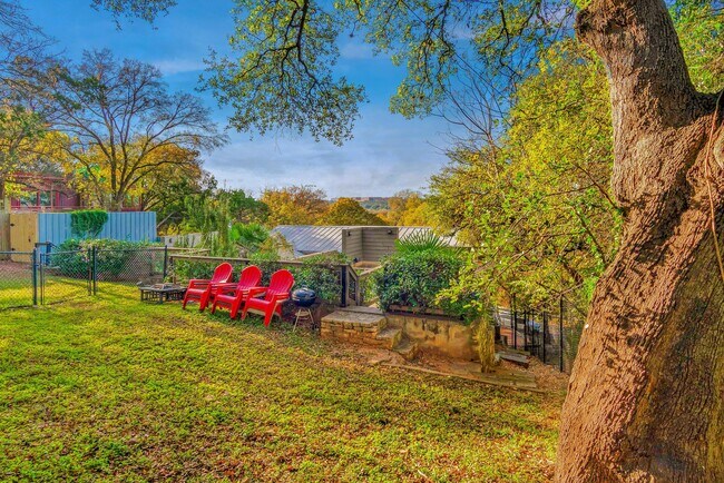 Building Photo - 701 Azie Morton Rd