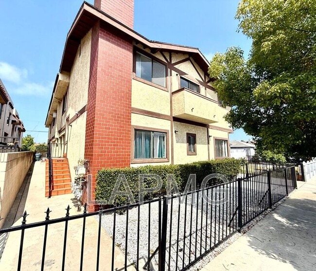 Building Photo - 3940 Tilden Ave