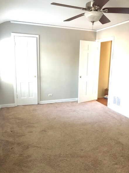 Building Photo - 10641 S Artesian Ave