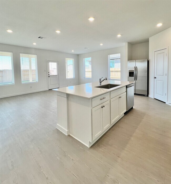 Building Photo - 10615 Summers Wy