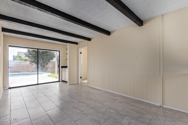 Building Photo - 3917 W Juniper Ave