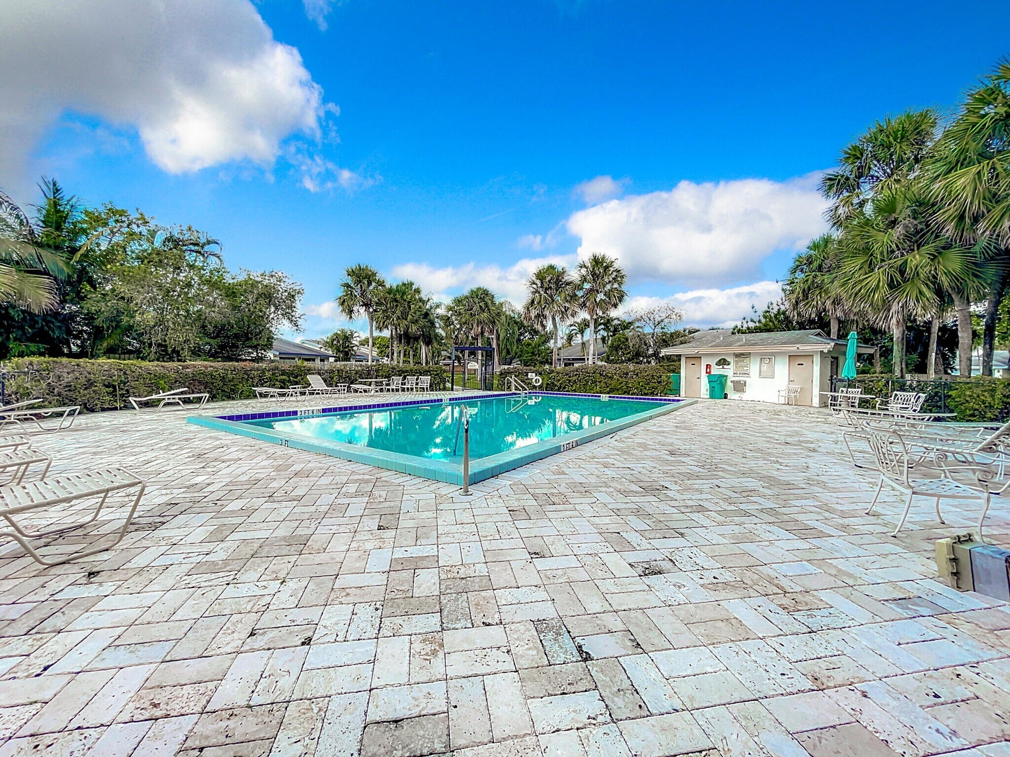 Building Photo - 56 Baytree Cir