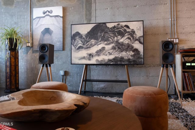 Building Photo - 530 S Hewitt St