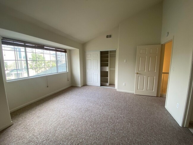 Building Photo - 321 Treasure Island Dr