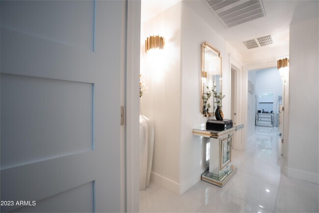 Building Photo - 2257 W Roy Rogers Rd