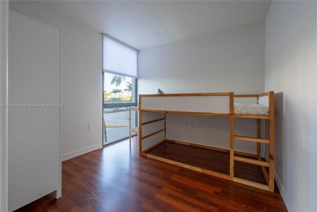 Building Photo - 3675 N Country Club Dr