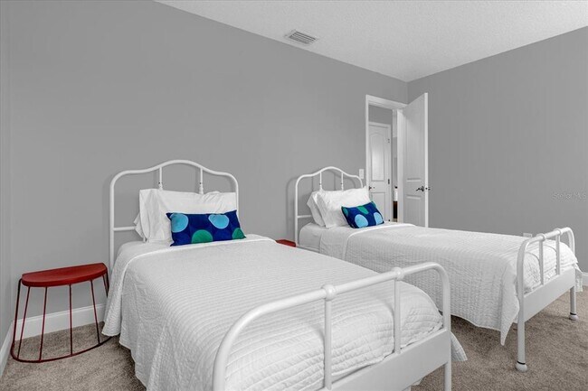 Building Photo - 2820 Smithfield Dr