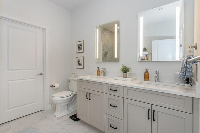 Building Photo - DGevol