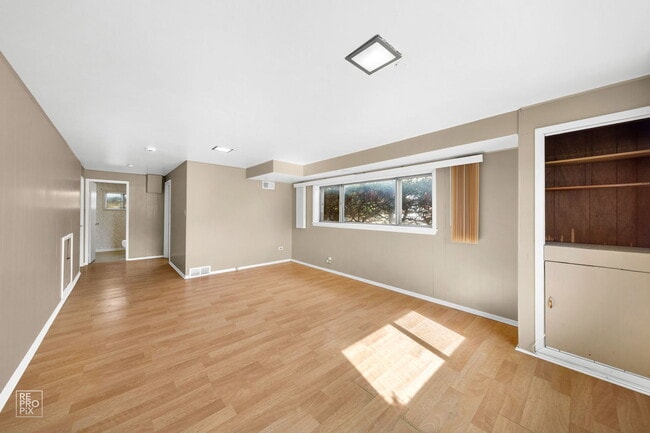 Building Photo - 393 Huntington Ln