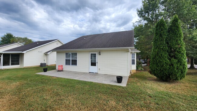 Building Photo - 1524 Mayberry Ln