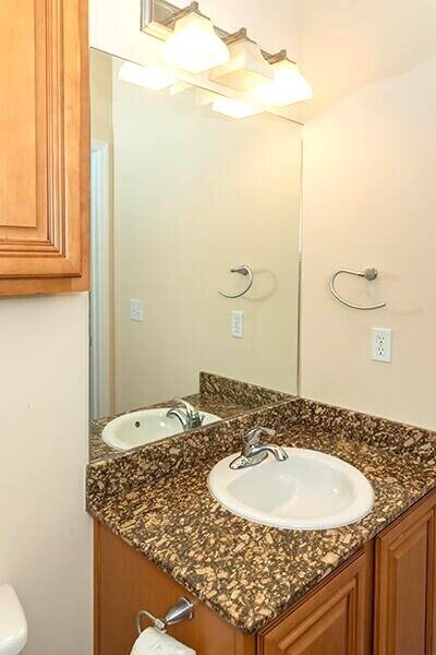 Building Photo - "Spacious 3-Bedroom Townhouse with 2.5 Baths in Prime Fort Walton Beach Location!"