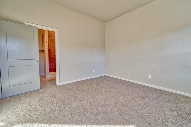 Building Photo - 1530 S 7th St