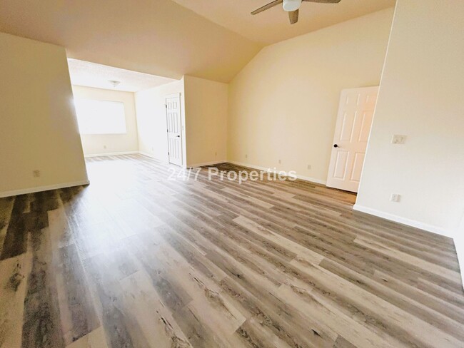 Building Photo - 3 BD | 2.5BA + HUGE Bonus Room & Office! *...