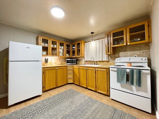 Kitchen - 3392 Howlett Hill Rd