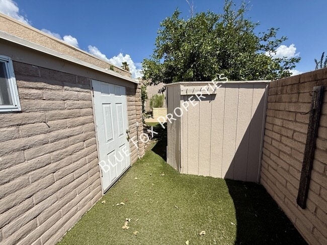 Building Photo - 4635 E Camino Rosa