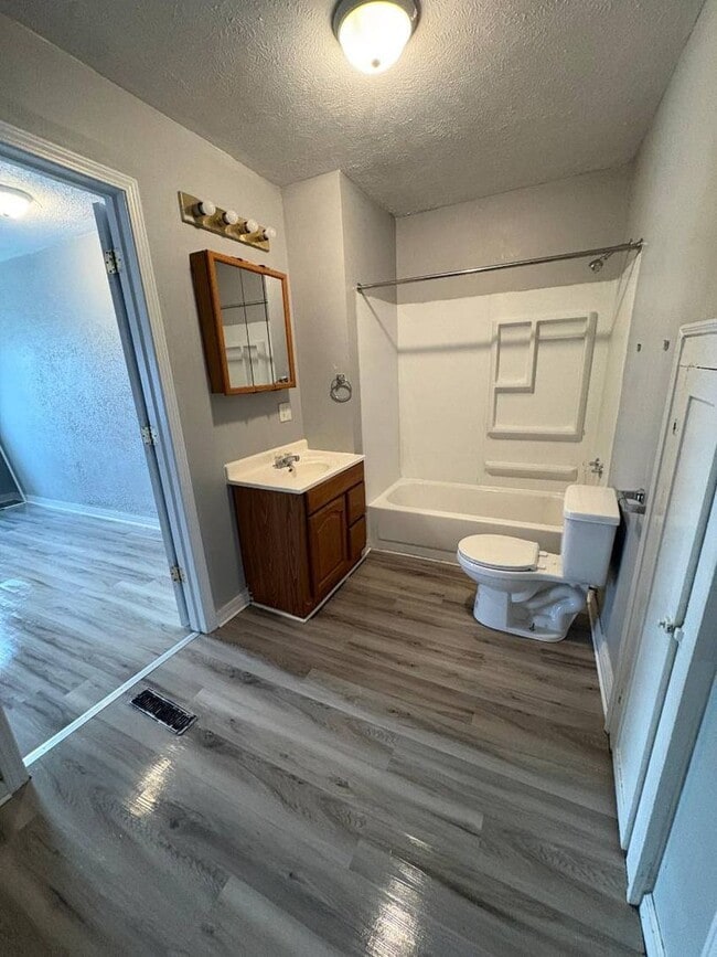 Building Photo - Spacious 4-Bedroom, 2-Bathroom Home – $1,625/Month | Accepting Section 8