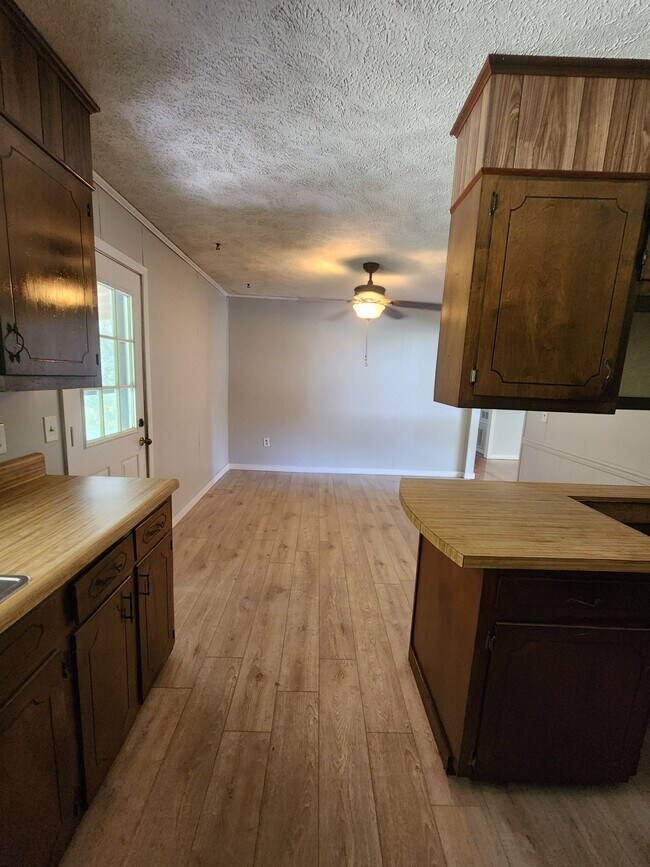 Building Photo - 306 N Southland Dr