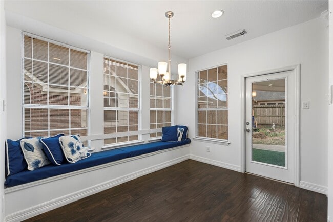 Building Photo - 9023 Eaglecove Dr