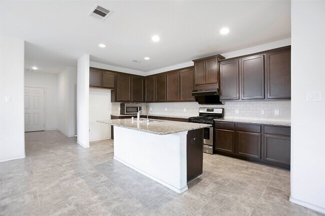 Building Photo - 166 Meadow Grove Dr