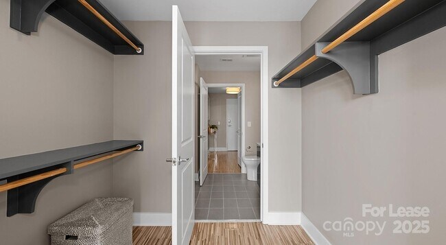 Building Photo - 225 S Poplar St