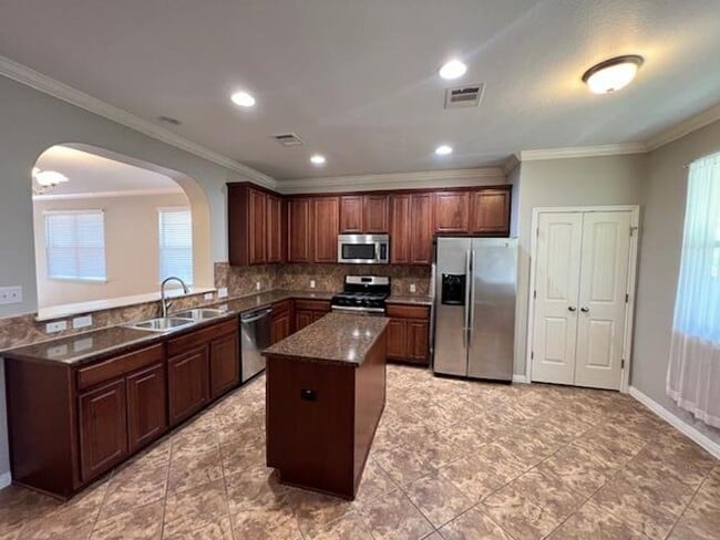 Building Photo - Executive One Story / 4 bedroom / Reserve ...