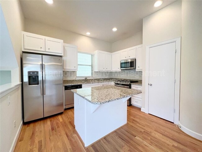 Building Photo - 11504 Main Pine Dr