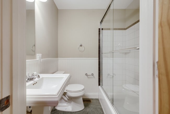 Building Photo - 145 Hendrix Ave