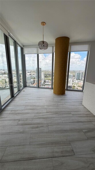 Building Photo - 2900 NE 7th Ave