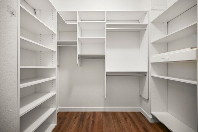 Building Photo - Bright and Spacious, 2BD/2.5BA, Two-Story Condo in Oak Creek in San Ramon- Available NOW!