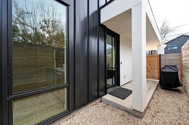 Building Photo - 1709 Willow St