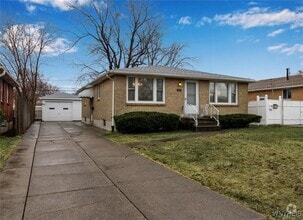Building Photo - 4867 N Bailey Ave