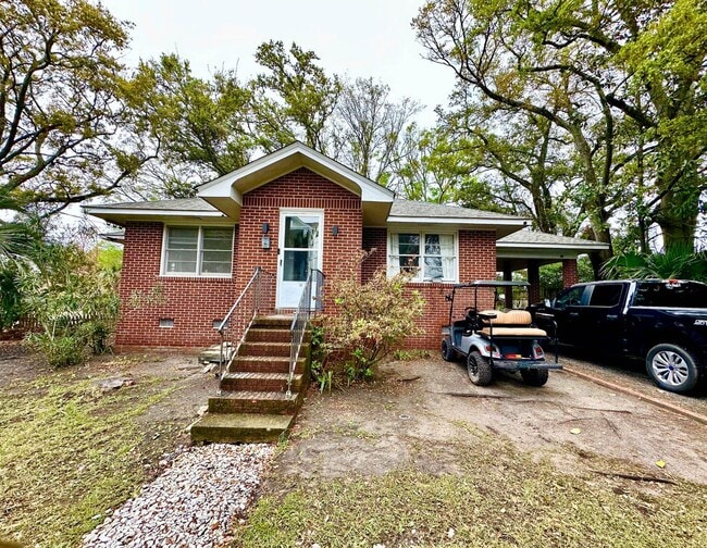 Primary Photo - 2 Bedroom | 1 Bathroom Home – Downtown Cha...