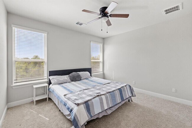 Building Photo - 129 Stone Cyn Dr