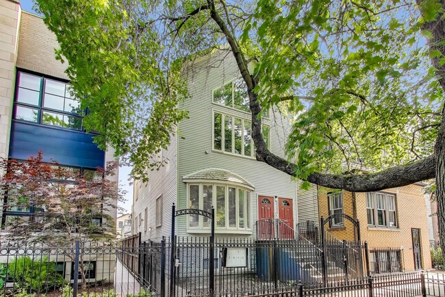 Primary Photo - 1229 W Wellington Ave