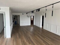 Building Photo - 3095 N Course Dr