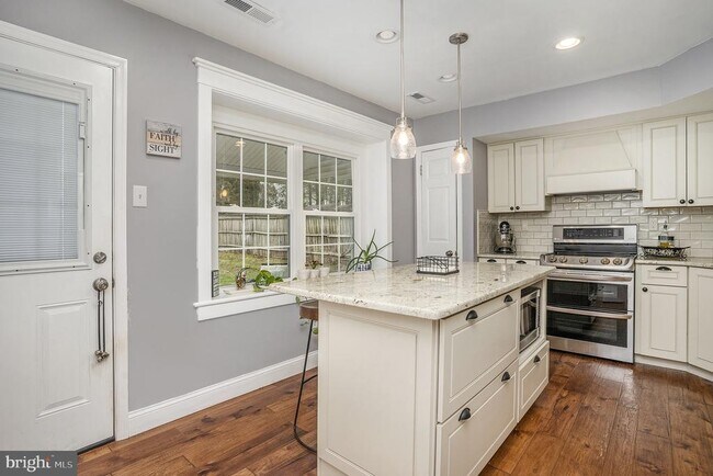 Building Photo - 2019 Easter Ave