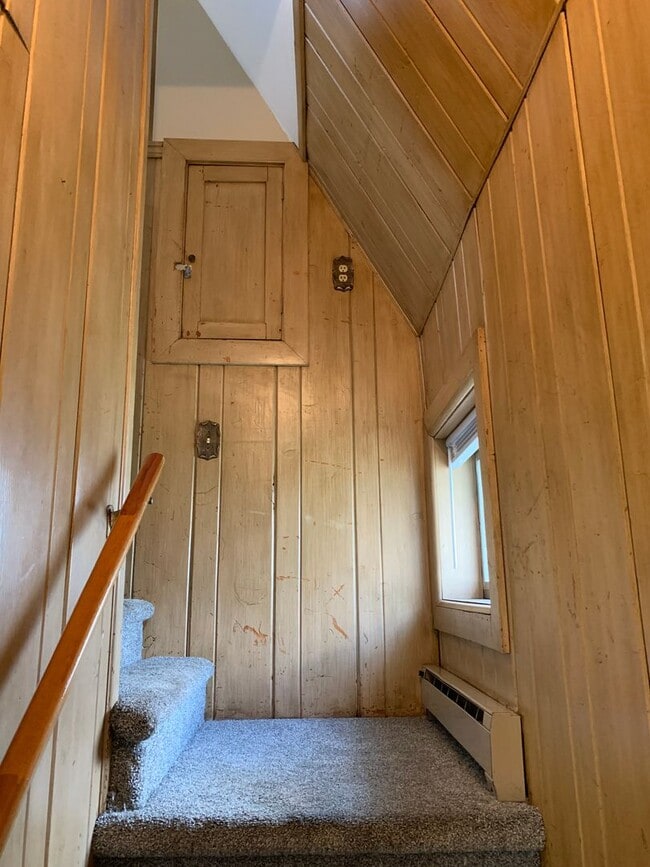 Building Photo - Charming single-family home just a short w...
