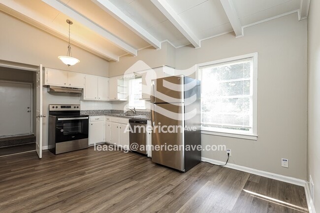 Building Photo - 2080 Shelby St