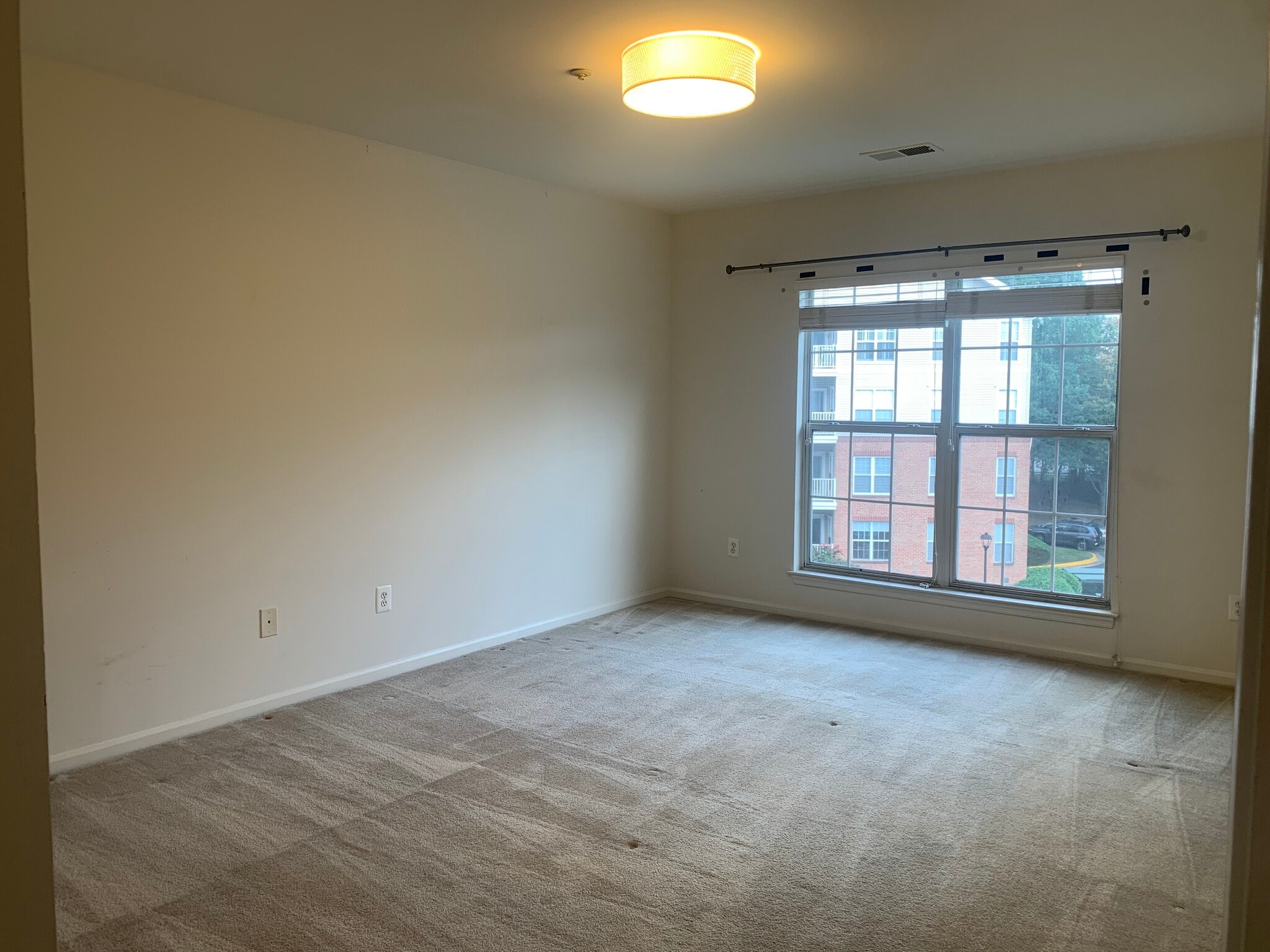 Building Photo - 7000 Falls Reach Dr