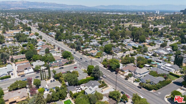 Building Photo - 5541 Fallbrook Ave