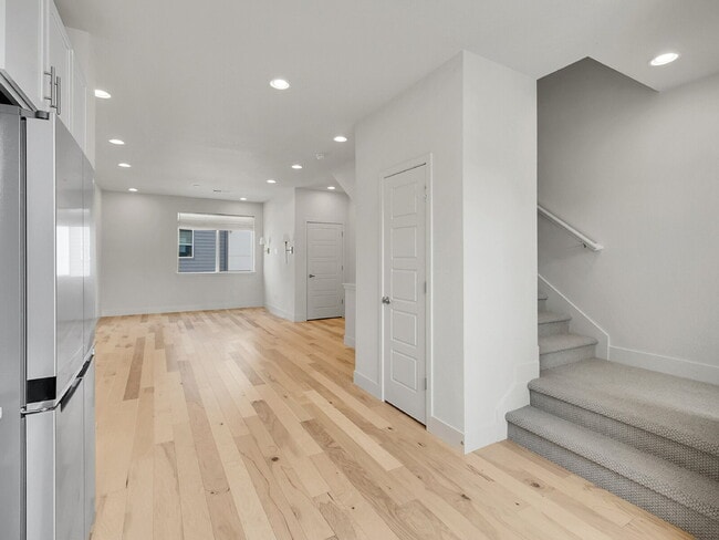 Building Photo - $2,350 - 2 Bed, 2.5 Bath Townhome in Broom...