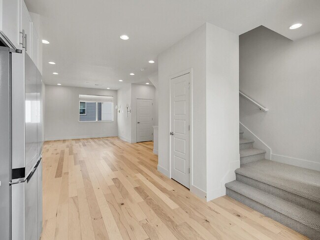 Building Photo - $2,850 - 2 Bed, 2.5 Bath Townhome in Broom...