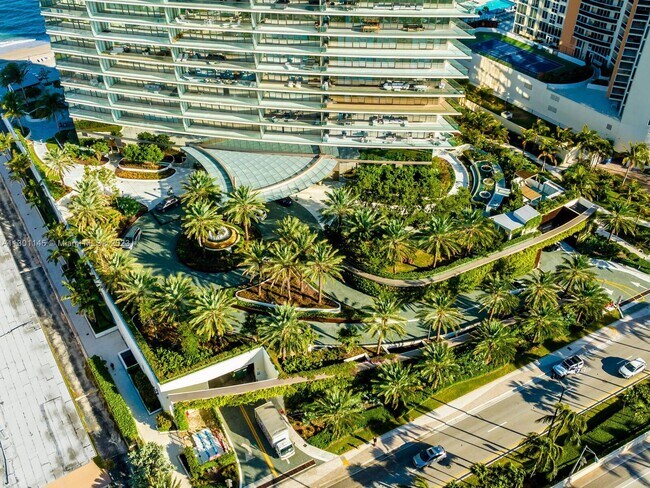 Building Photo - 18975 Collins Ave